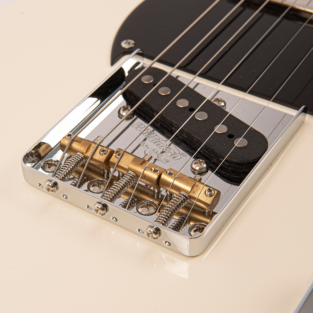 Vintage White Fret-King Country Squire Classic Electric Guitar